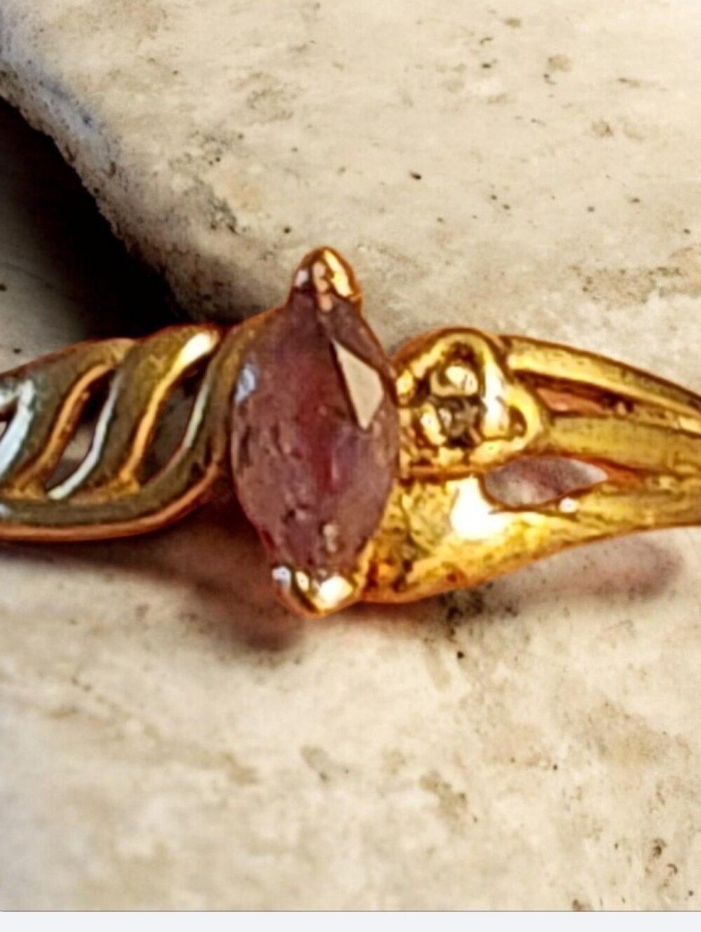 10K Vintage  Ring with Purple Marquise Stone ● Sold As Is" Read N Swipe■